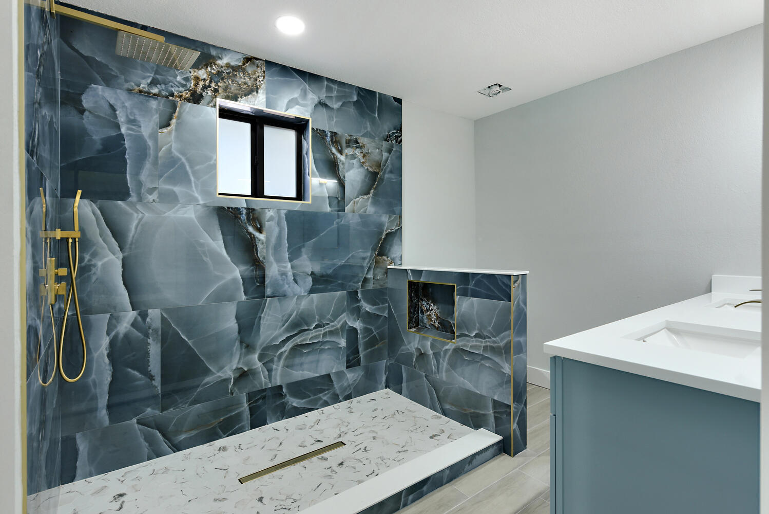 TROPICAL ESTATES - Residential