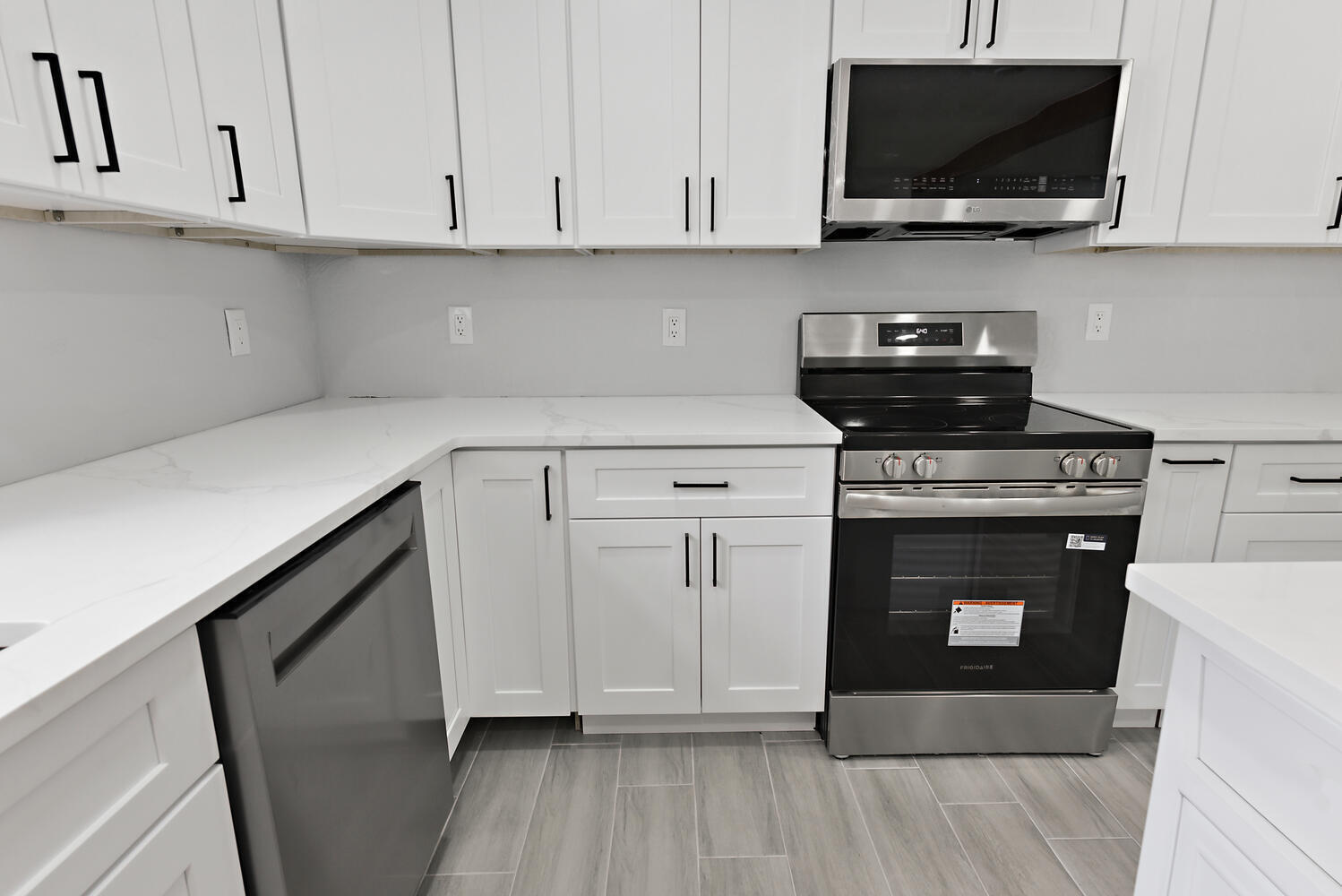 TROPICAL ESTATES - Residential