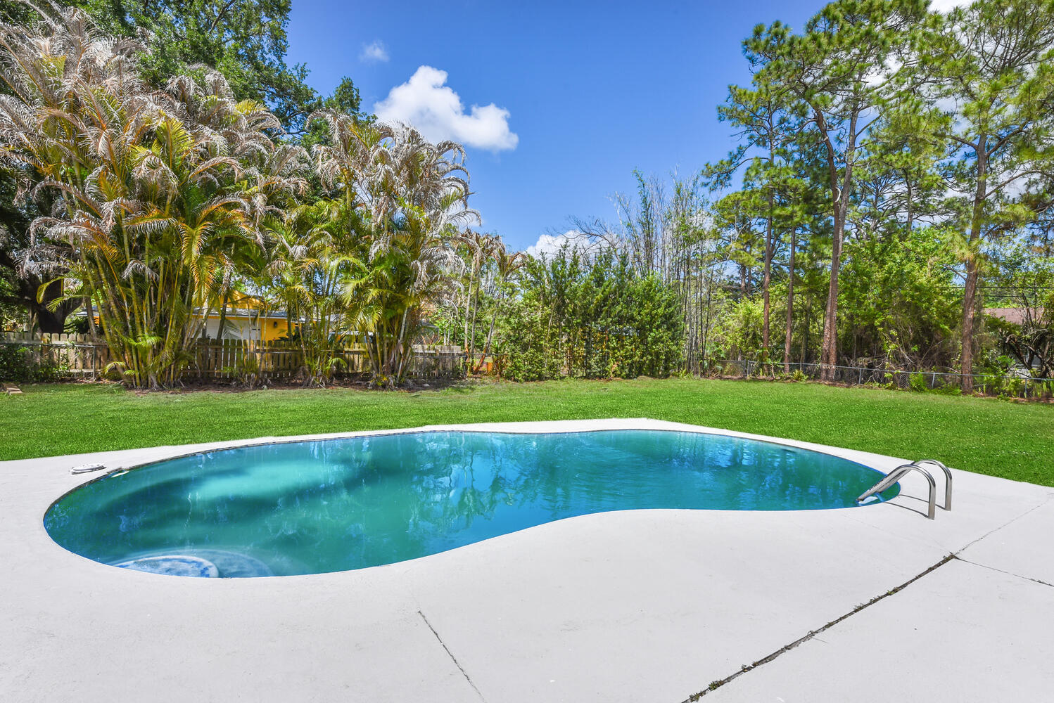 TROPICAL ESTATES - Residential