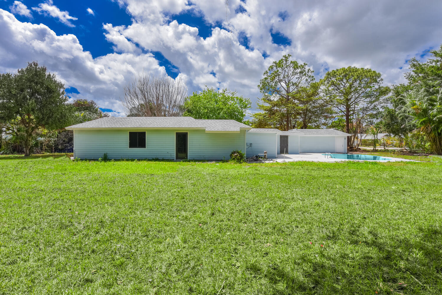 TROPICAL ESTATES - Residential