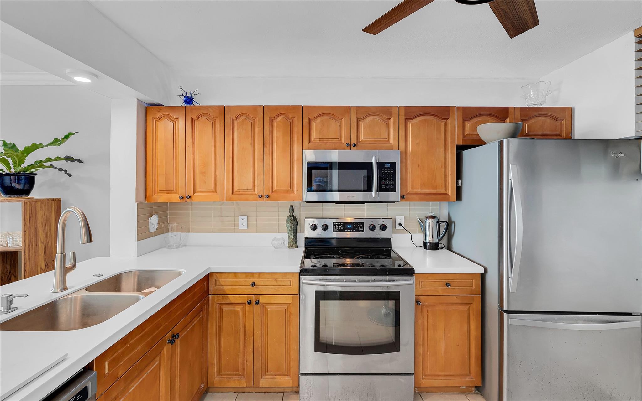 111 Lake Emerald Dr 105