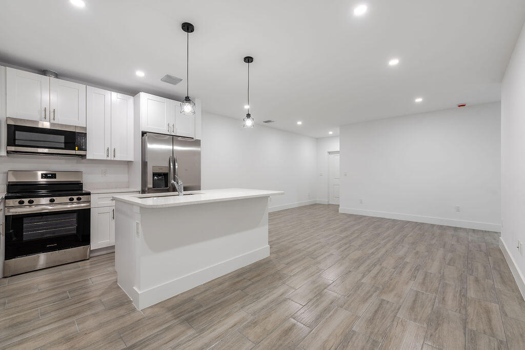 CHERRY HILLS - Residential Lease