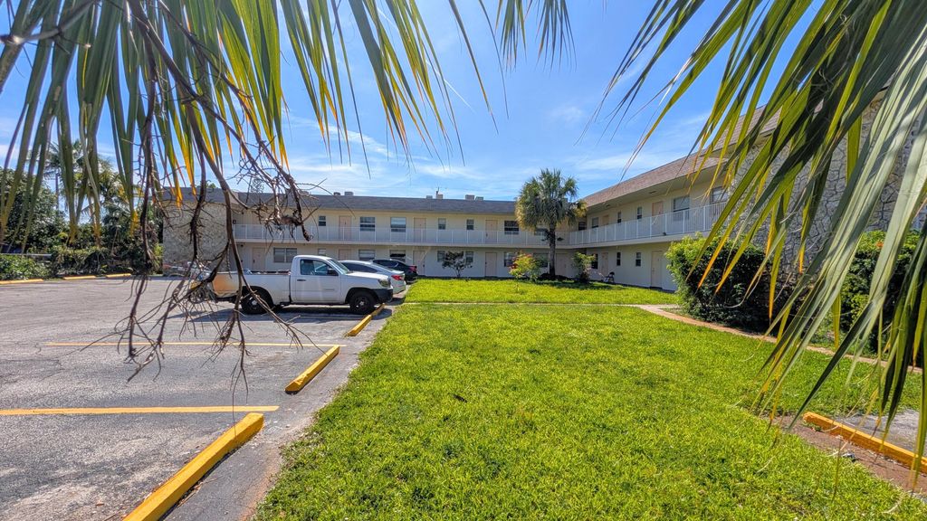 Photo of 2301 SE 4th Street #15, Boynton Beach, FL 33435 (MLS # B26025264)