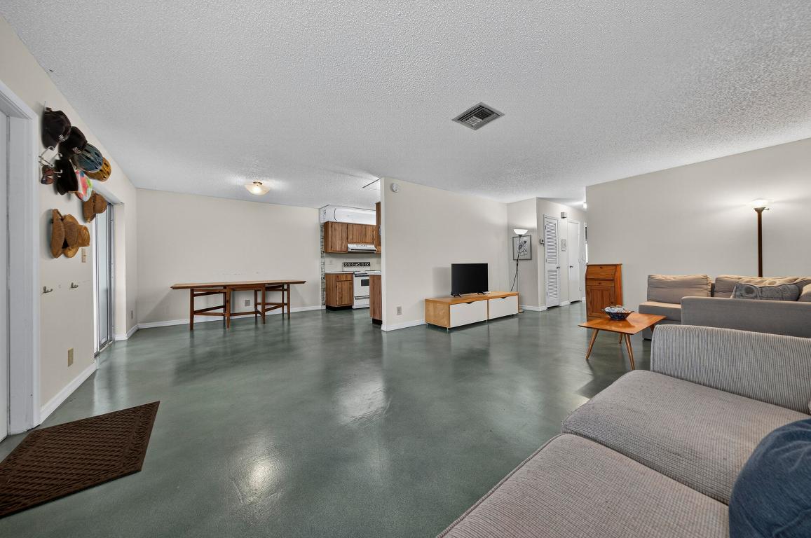 DELRAY VILLAS 1 - Residential
