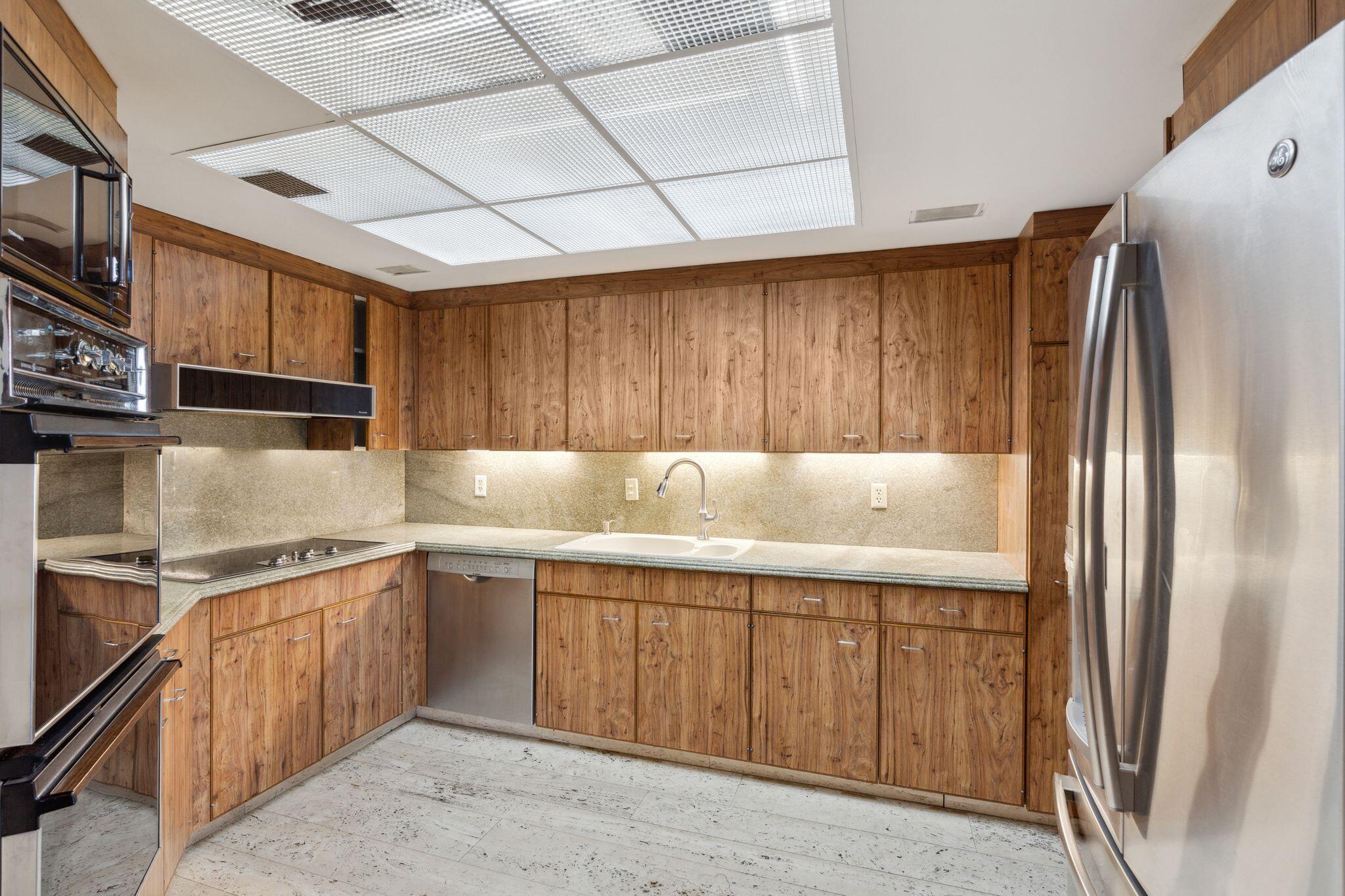 TWO THOUSAND CONDO - Residential