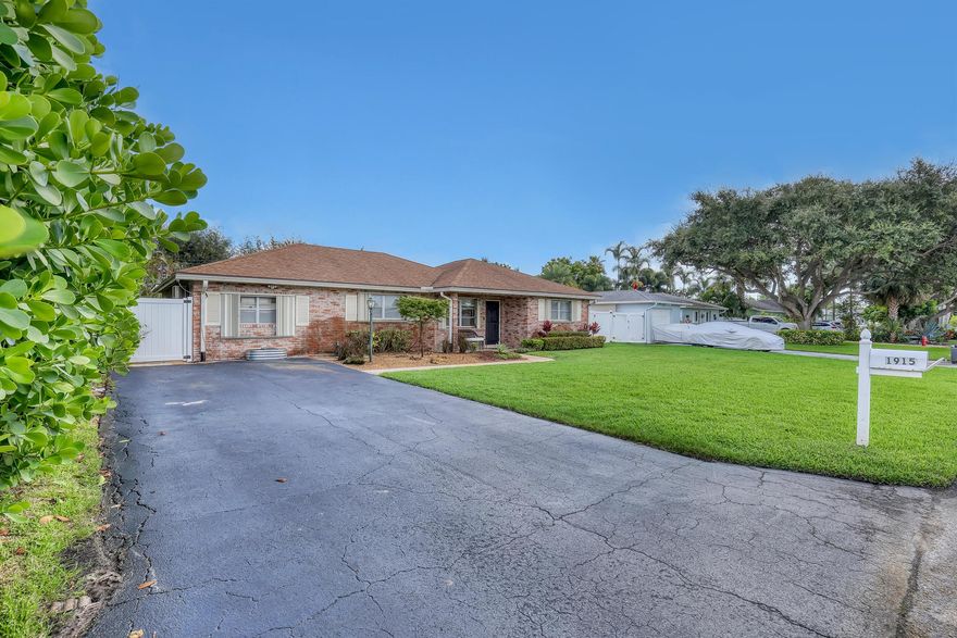 BRAND NEW ROOF BEING INSTALLED ,LOCATION, LOCATION, LOCATION, A HUGE KITCHEN TOTALLY UPDATED WITH SS APPLIANCES , LARGE DRIVEWAY, LAKE CLARKE SHORES OFFERS BOAT RAMP, 2 PARKS, A FITNESS TRAIL, LUXURY VINYL PLANKING FLOORINGS THRU OUT, HUGE FLORIDA ROOM, LIVING ROOM , DINING ROOM , MASTER BEDROOM,ETC... A MUST SEE....