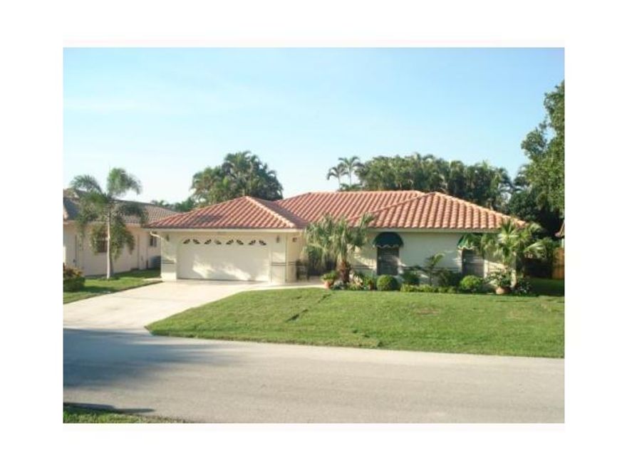 QUICK MOVEIN.

A RATED SCHOOLS INCLUDED VERDE/BOCA MIDDLE AND BOCA HIGH.

POOL IS SCREENED AND PETS ARE WELCOME.