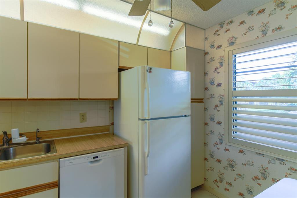 GOLDEN LAKES CONDO - Residential