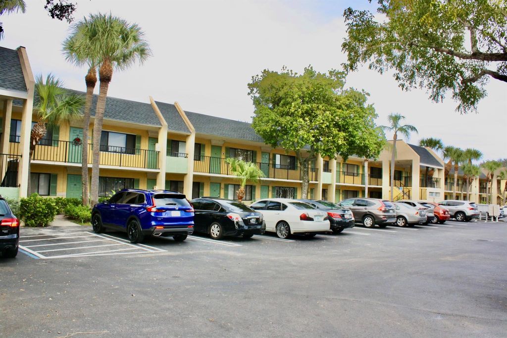 Photo of 1514 W Meadows Circle W #1514, Boynton Beach, FL 33436 (MLS # R11048025)