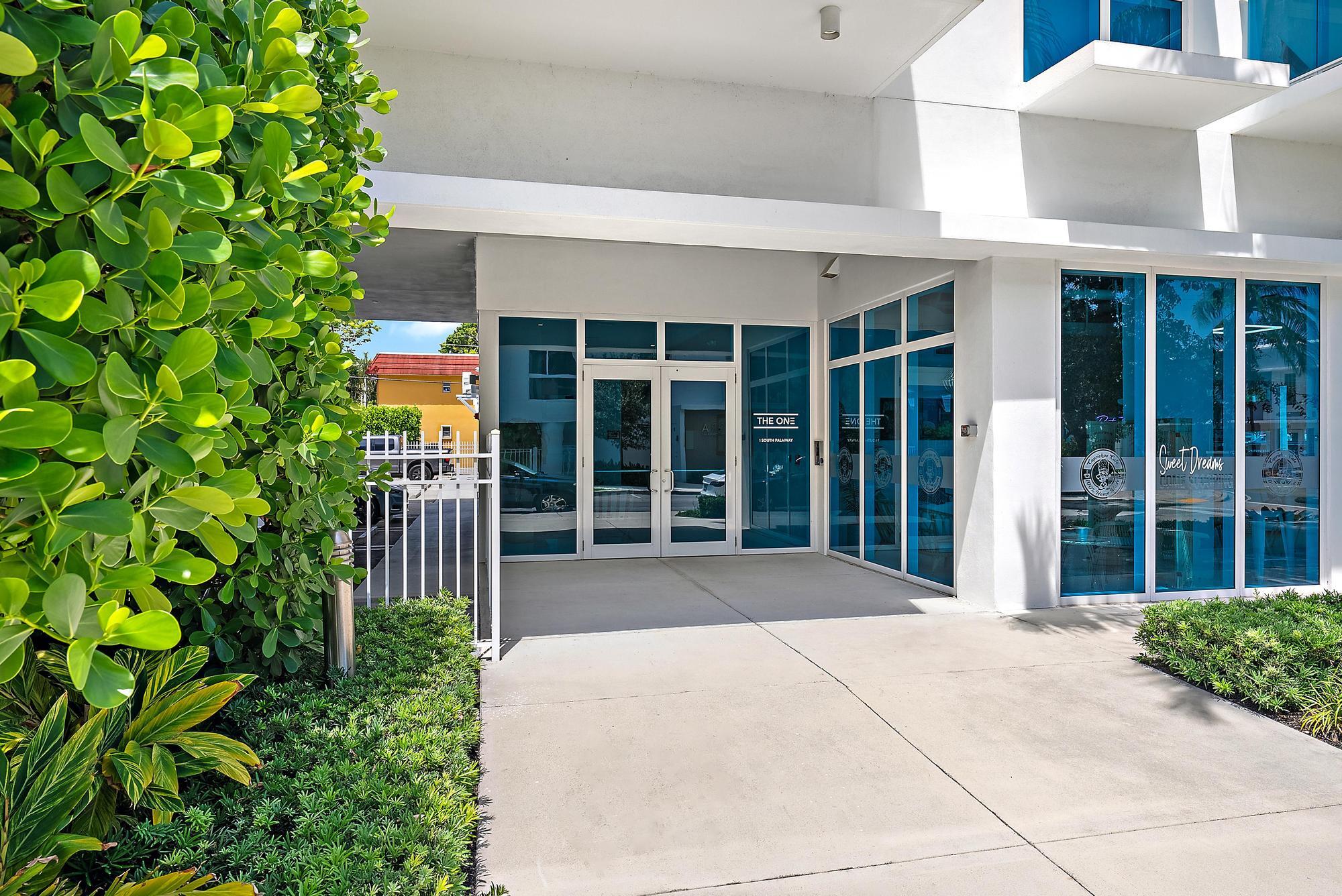 ONE LUXURY CONDO - Residential