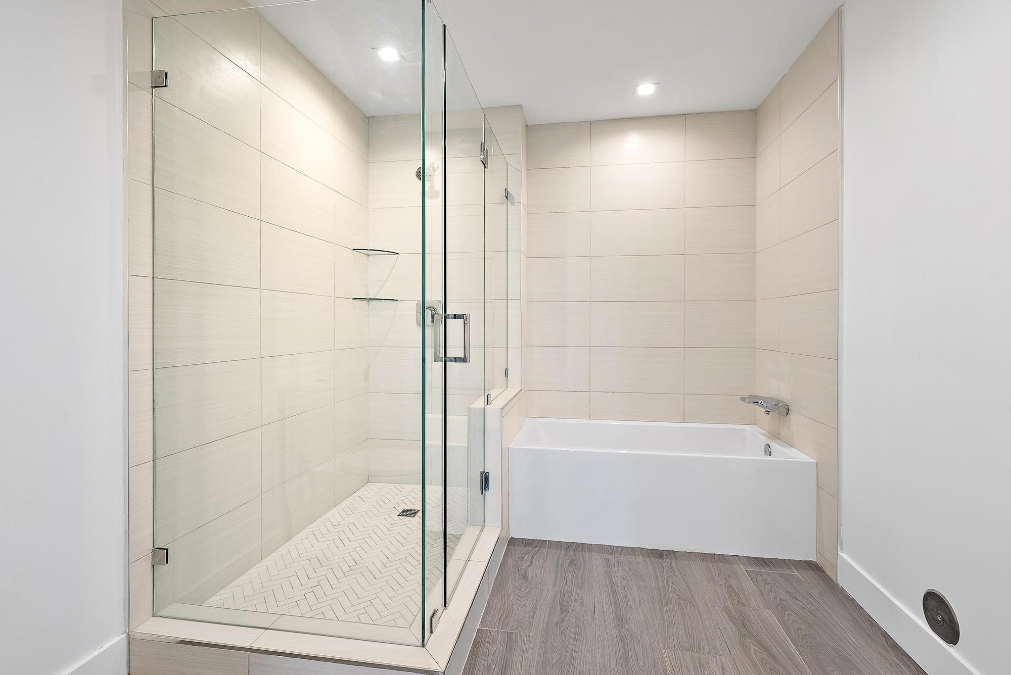 ONE LUXURY CONDO - Residential