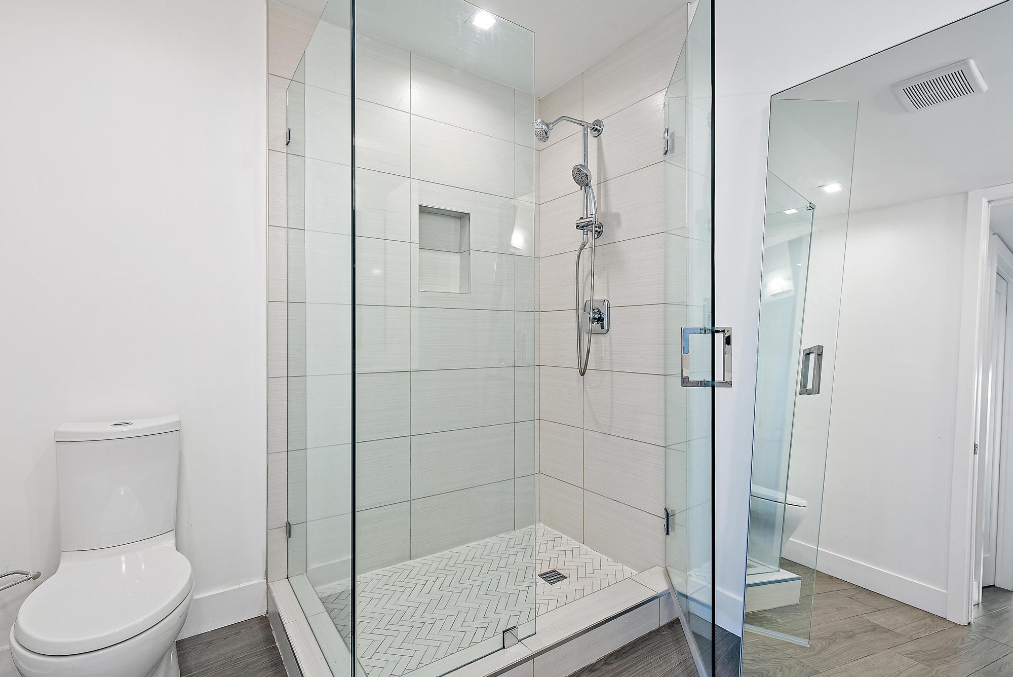 ONE LUXURY CONDO - Residential