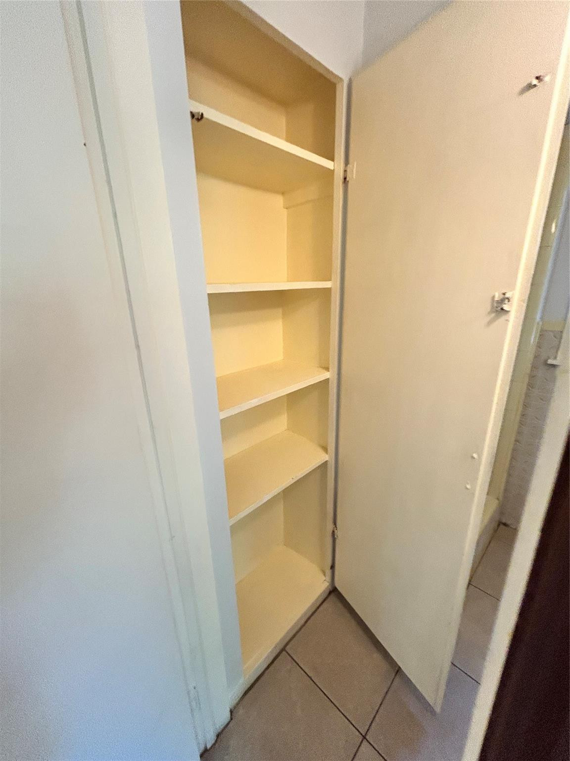 Modelo Park 14-10 B - Residential Lease