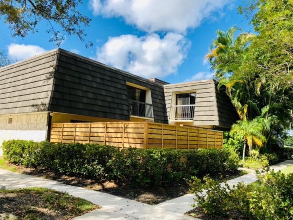 Photo of 814 8th Terrace, Palm Beach Gardens, FL 33418 (MLS # R10751688)