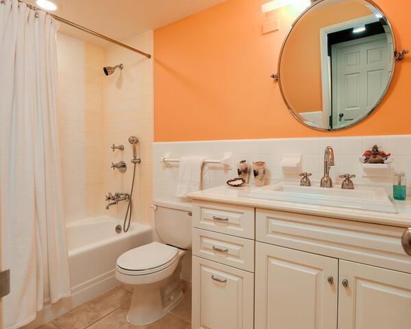 LAKE TOWERS CONDO - Residential Lease