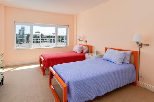 LAKE TOWERS CONDO - Residential Lease