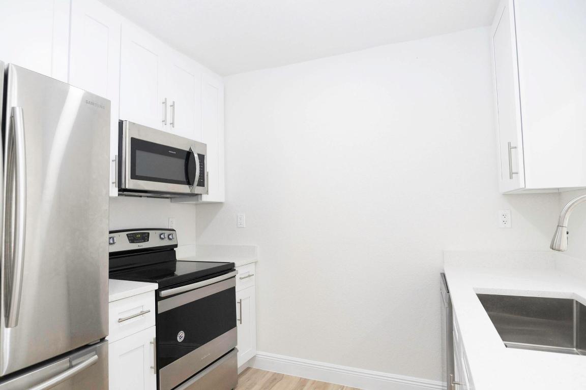 LAUDERDALE MANORS ADD - Residential