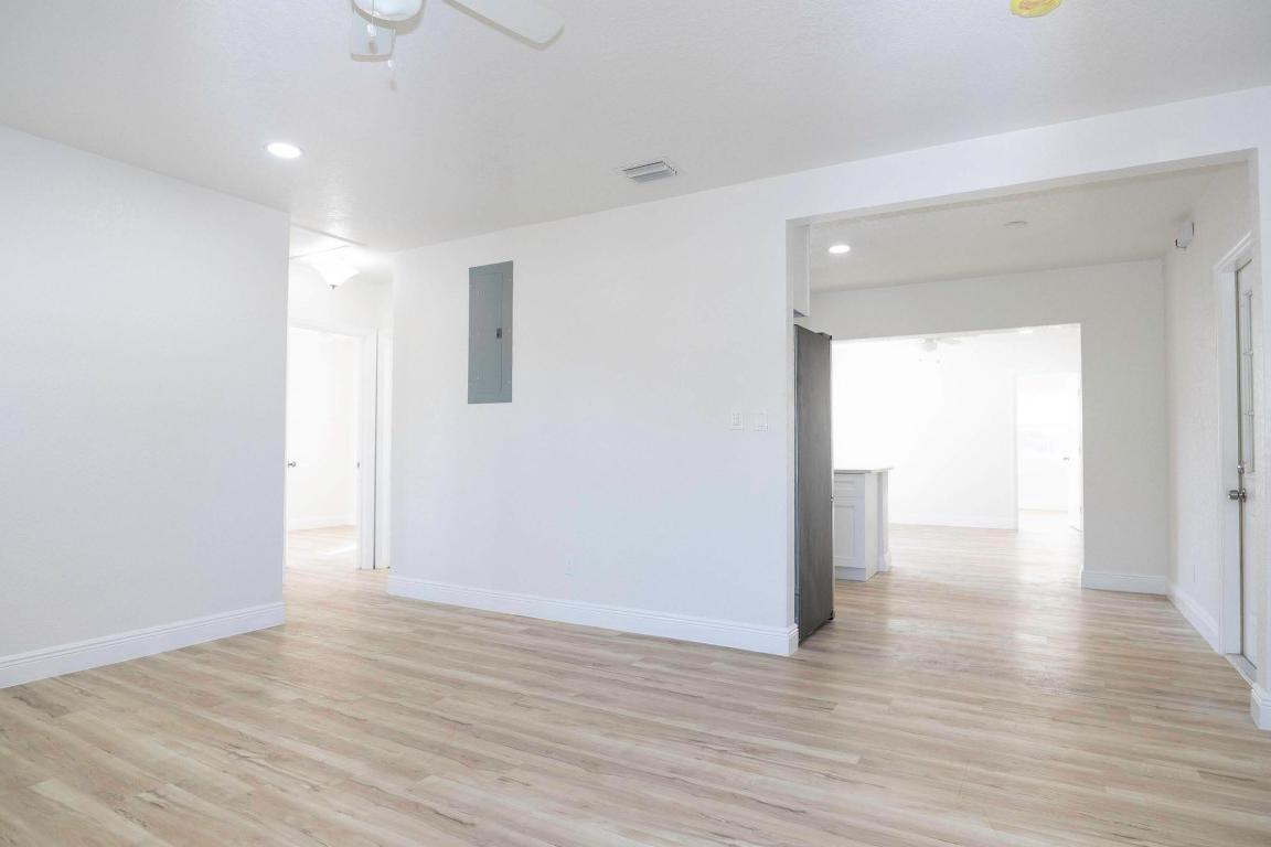 LAUDERDALE MANORS ADD - Residential