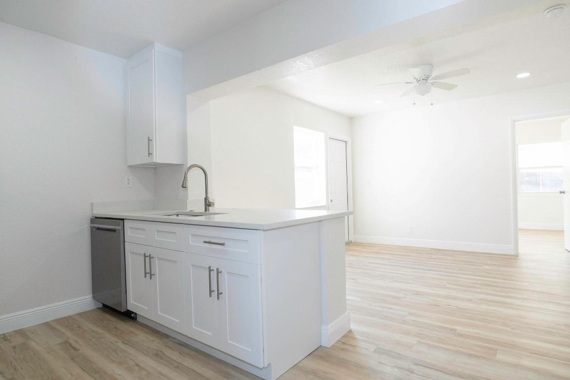 LAUDERDALE MANORS ADD - Residential