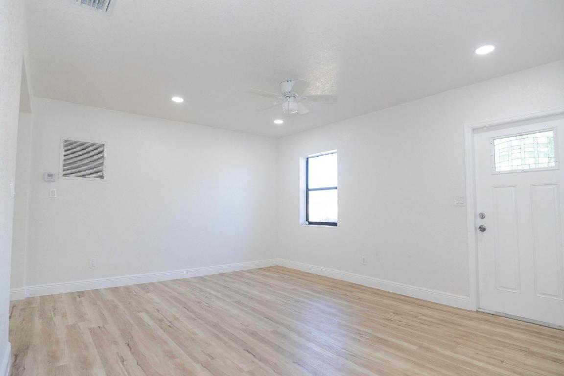 LAUDERDALE MANORS ADD - Residential