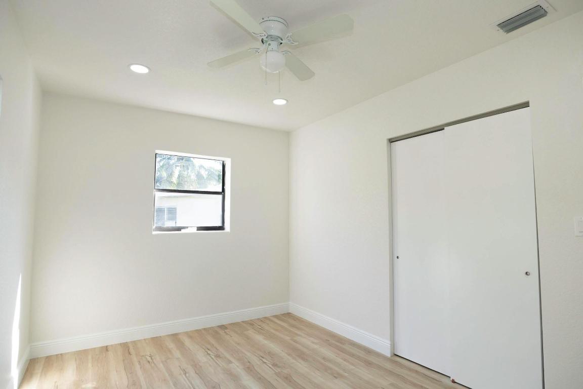 LAUDERDALE MANORS ADD - Residential