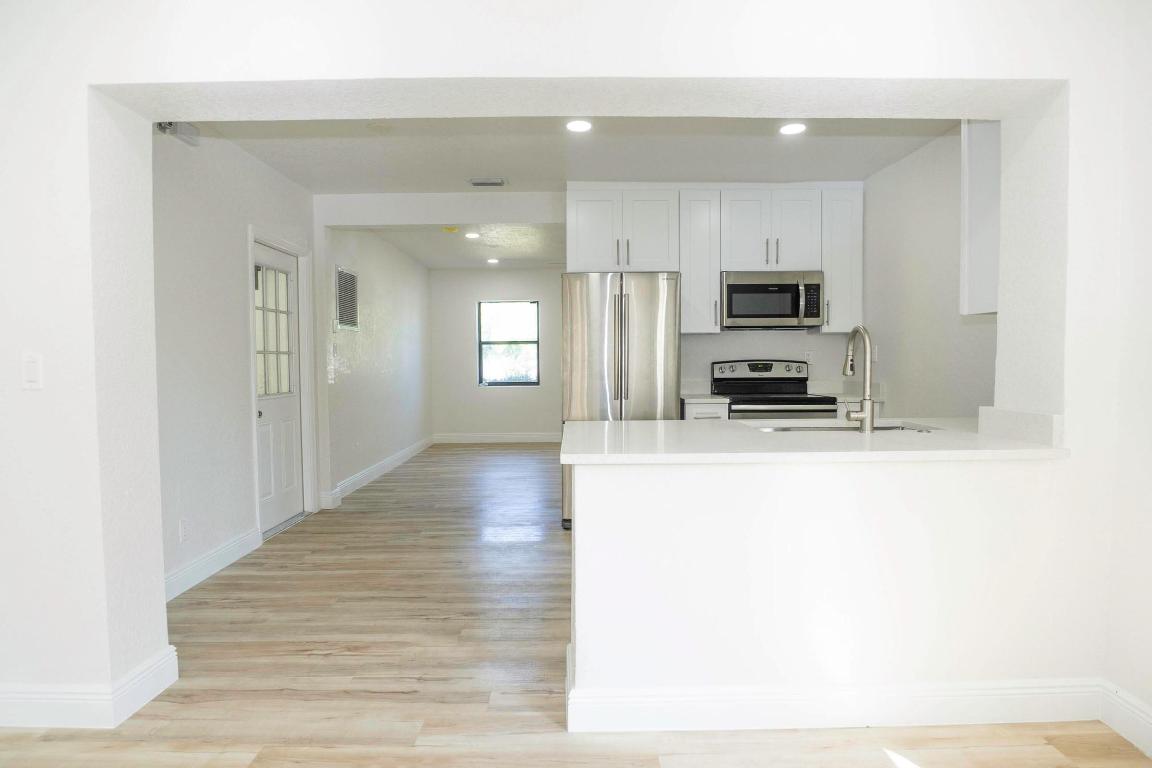 LAUDERDALE MANORS ADD - Residential