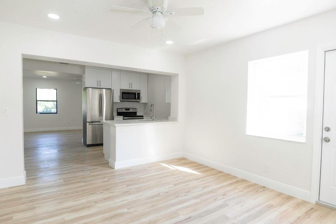 LAUDERDALE MANORS ADD - Residential