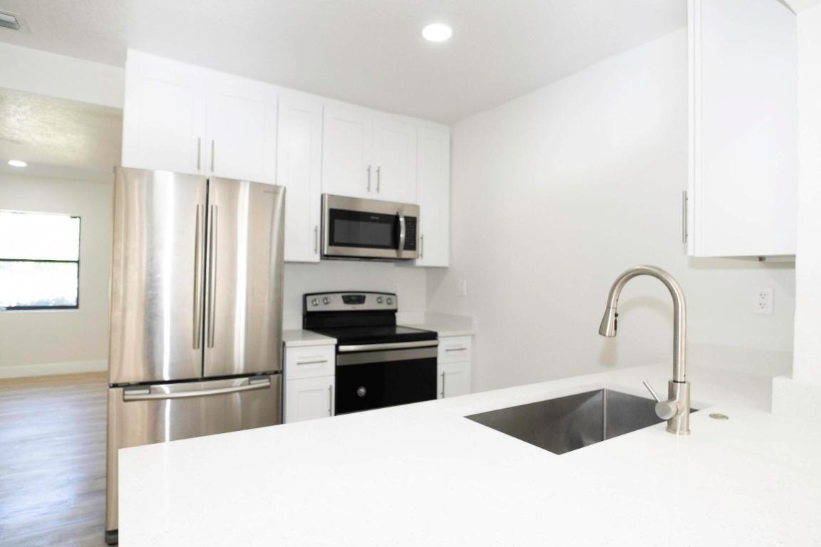 LAUDERDALE MANORS ADD - Residential