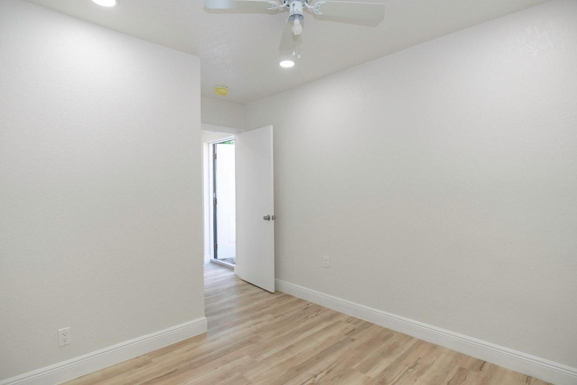 LAUDERDALE MANORS ADD - Residential