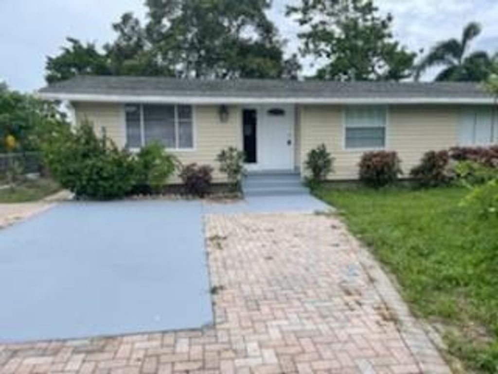 Photo of 3871 Chickasha Rd, Lake Worth Beach, FL 33462 (MLS # F10291854)