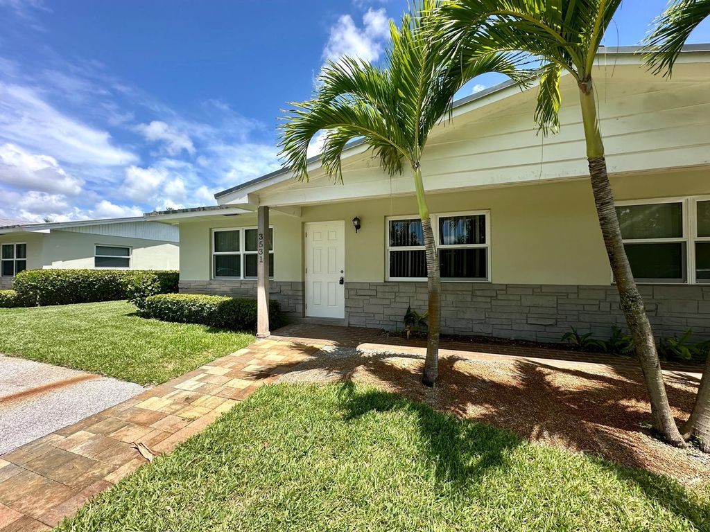 Photo of 3531 Burma Court, Palm Beach Gardens, FL 33403 (MLS # R11146564)