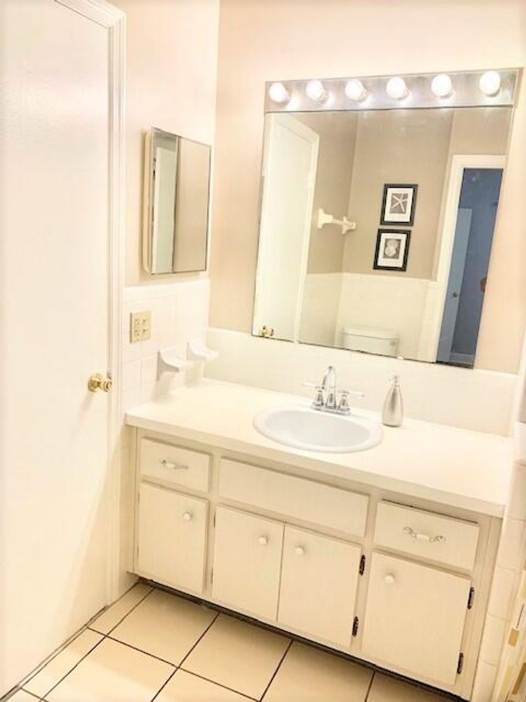 Photo of 2426 SE 17th Street #307a, Fort Lauderdale, FL 33316 (MLS # B26011905)