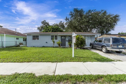 Photo of 6714 ATLANTA Street, Hollywood, FL 33024 (MLS # B26071547)
