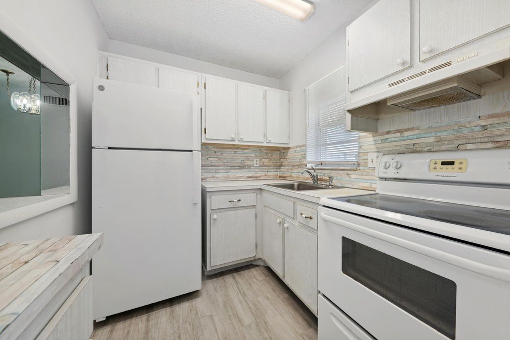 Photo of 1119 Lake Terrace #107, Boynton Beach, FL 33426 (MLS # R10944502)