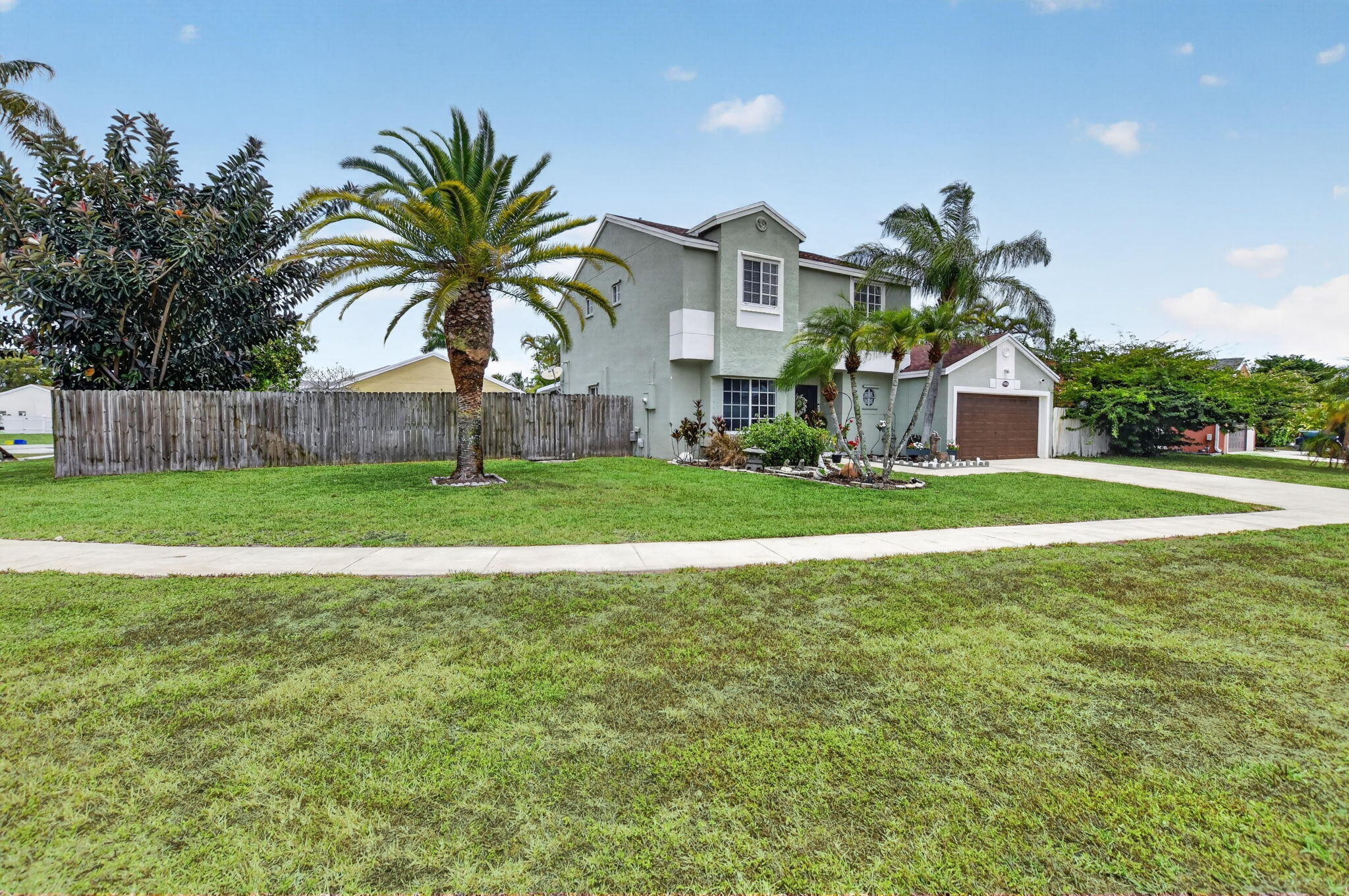 9976 Robins Nest Road