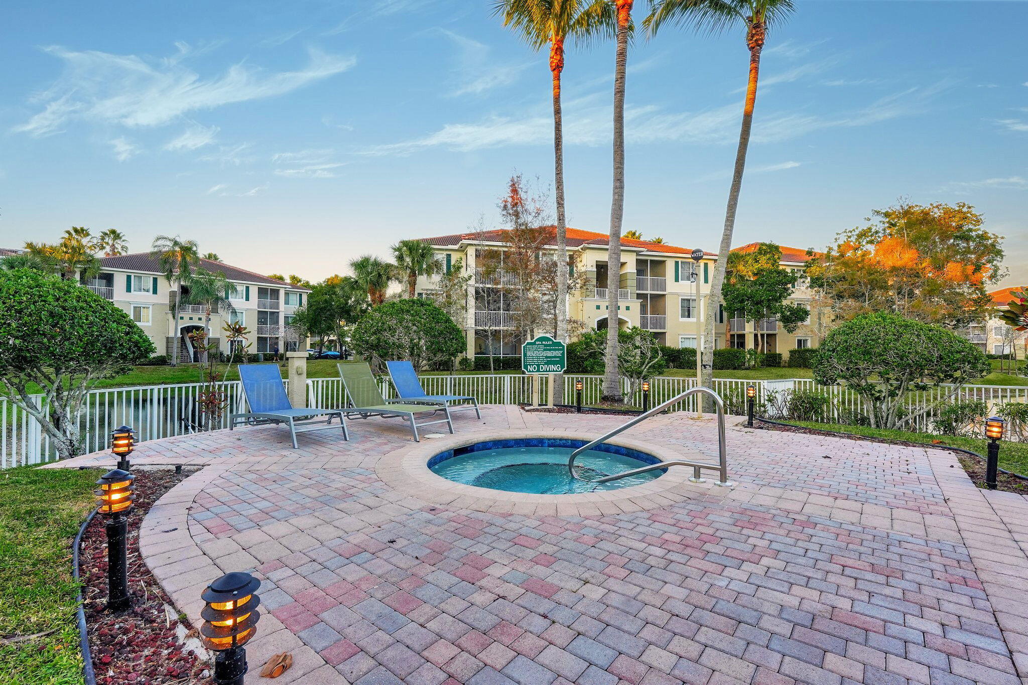 PALMS POINT - Residential