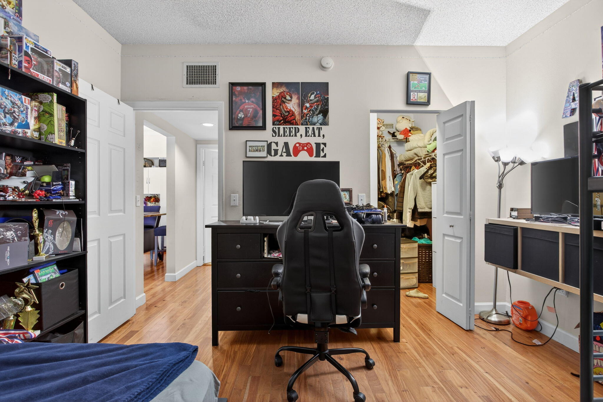 PALMS POINT - Residential