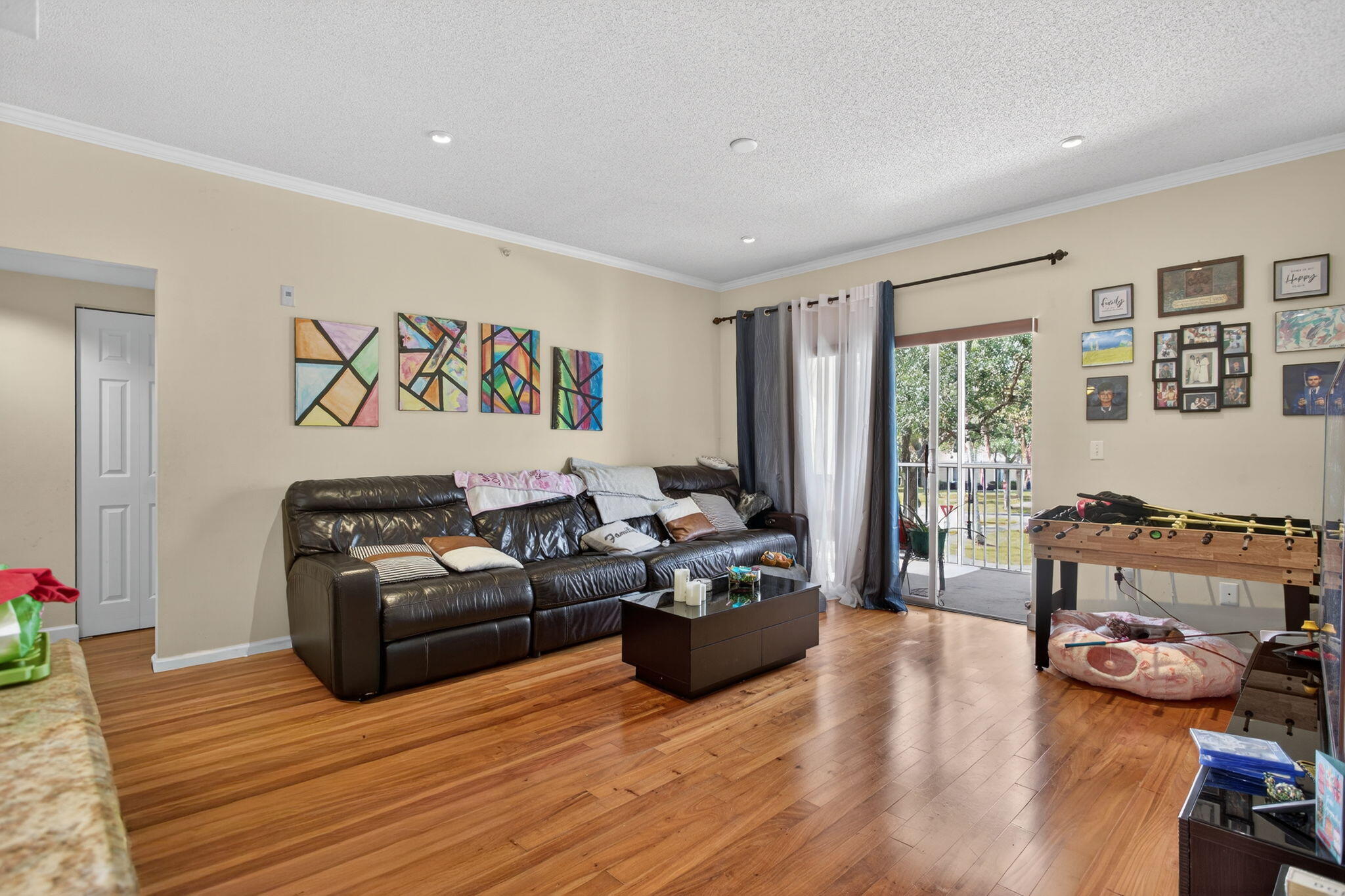 PALMS POINT - Residential