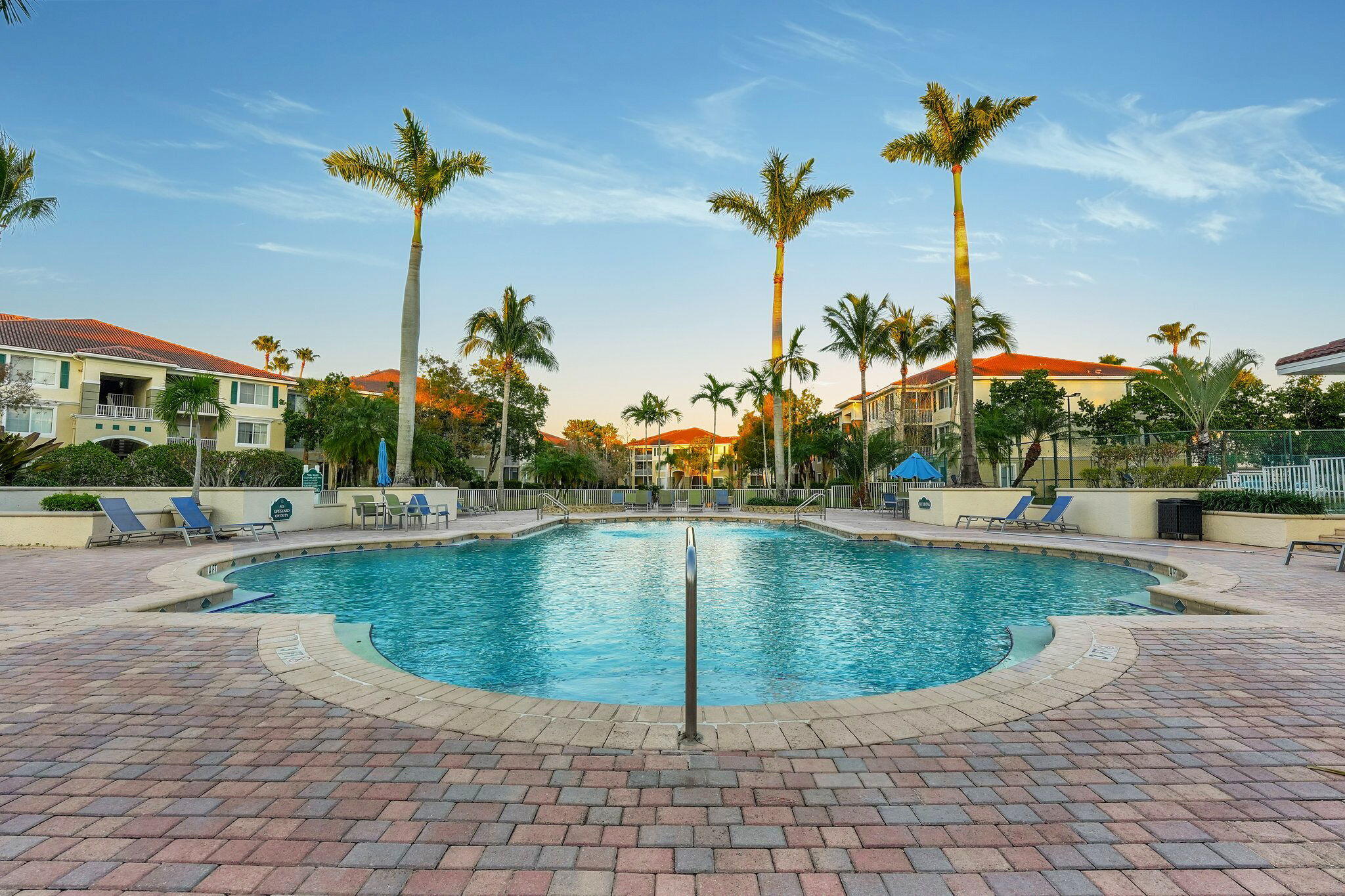 PALMS POINT - Residential