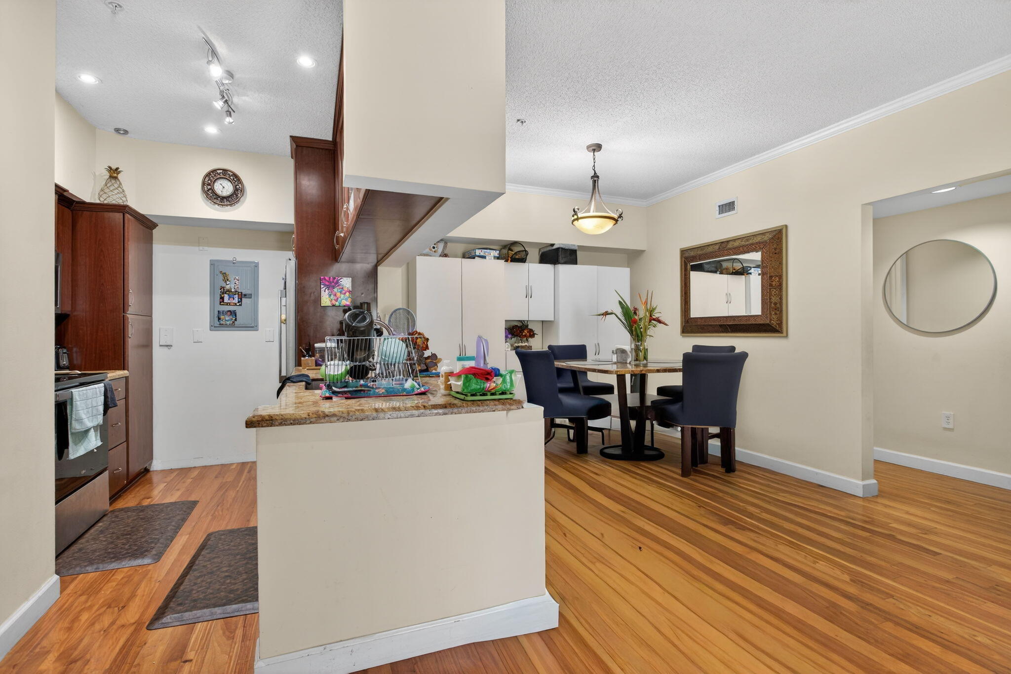 PALMS POINT - Residential