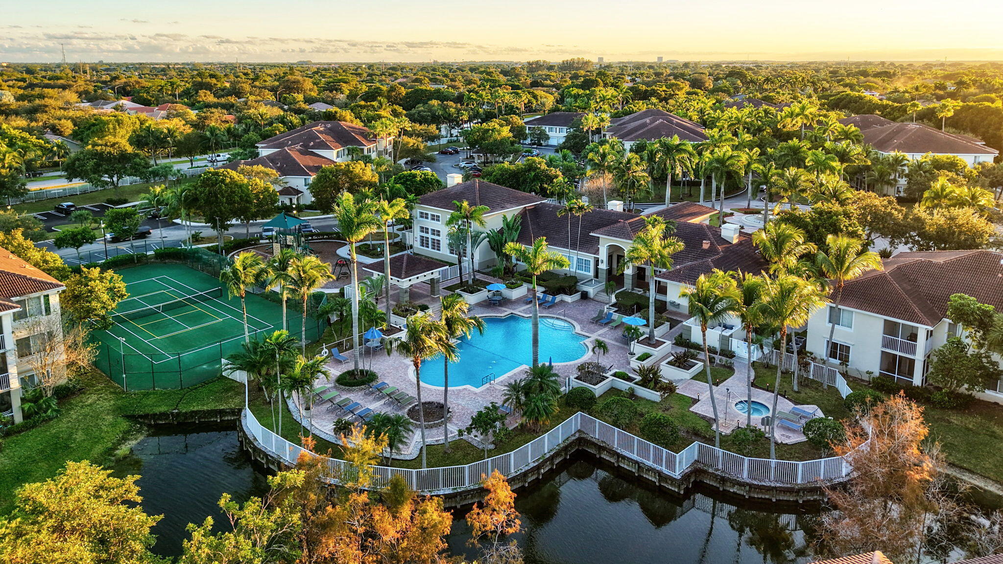 PALMS POINT - Residential