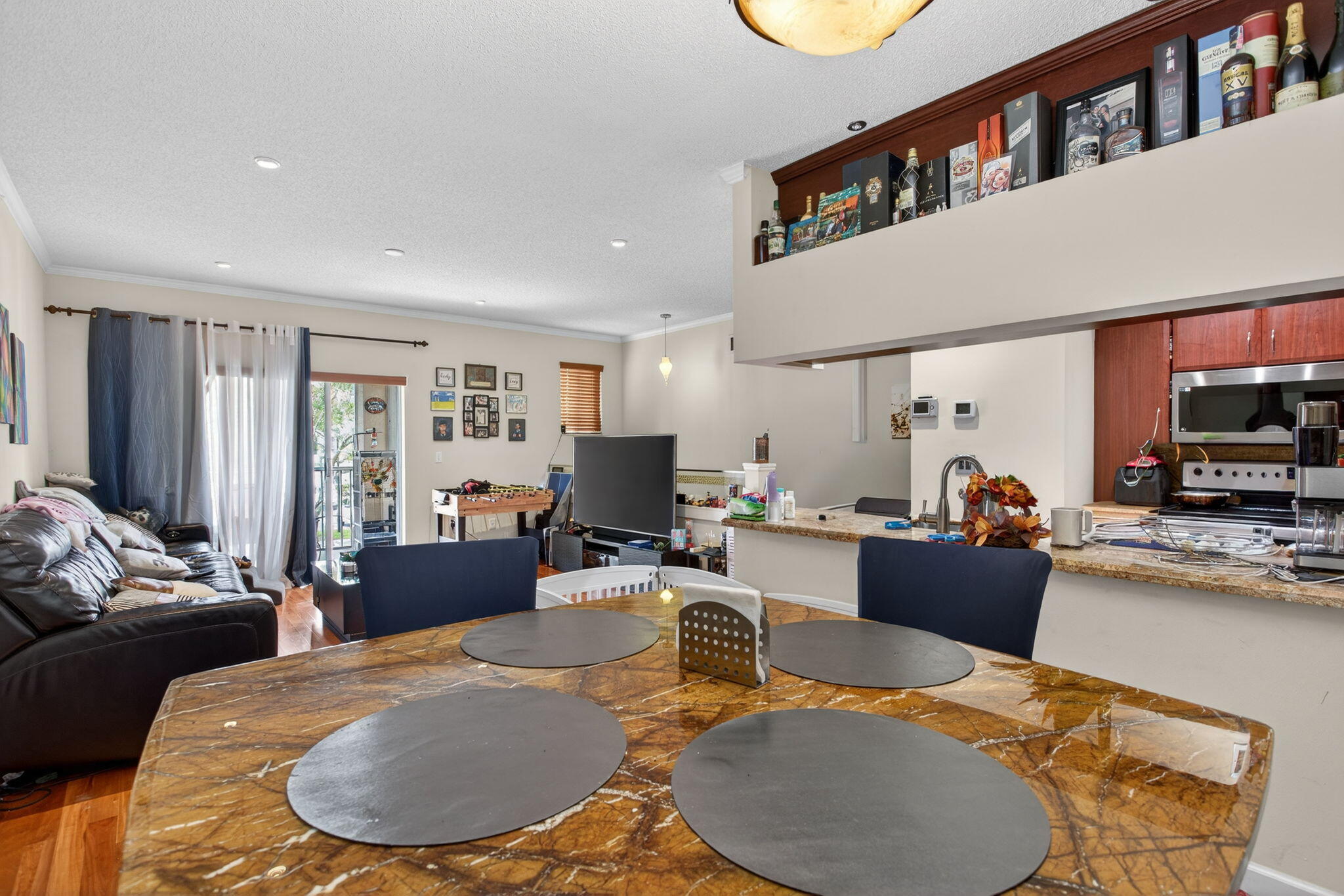 PALMS POINT - Residential