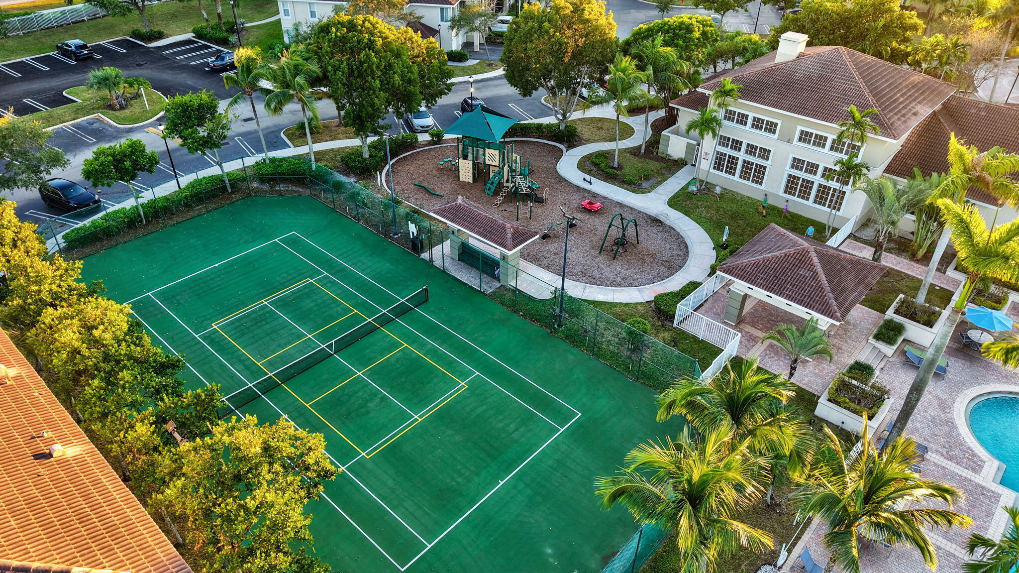 PALMS POINT - Residential