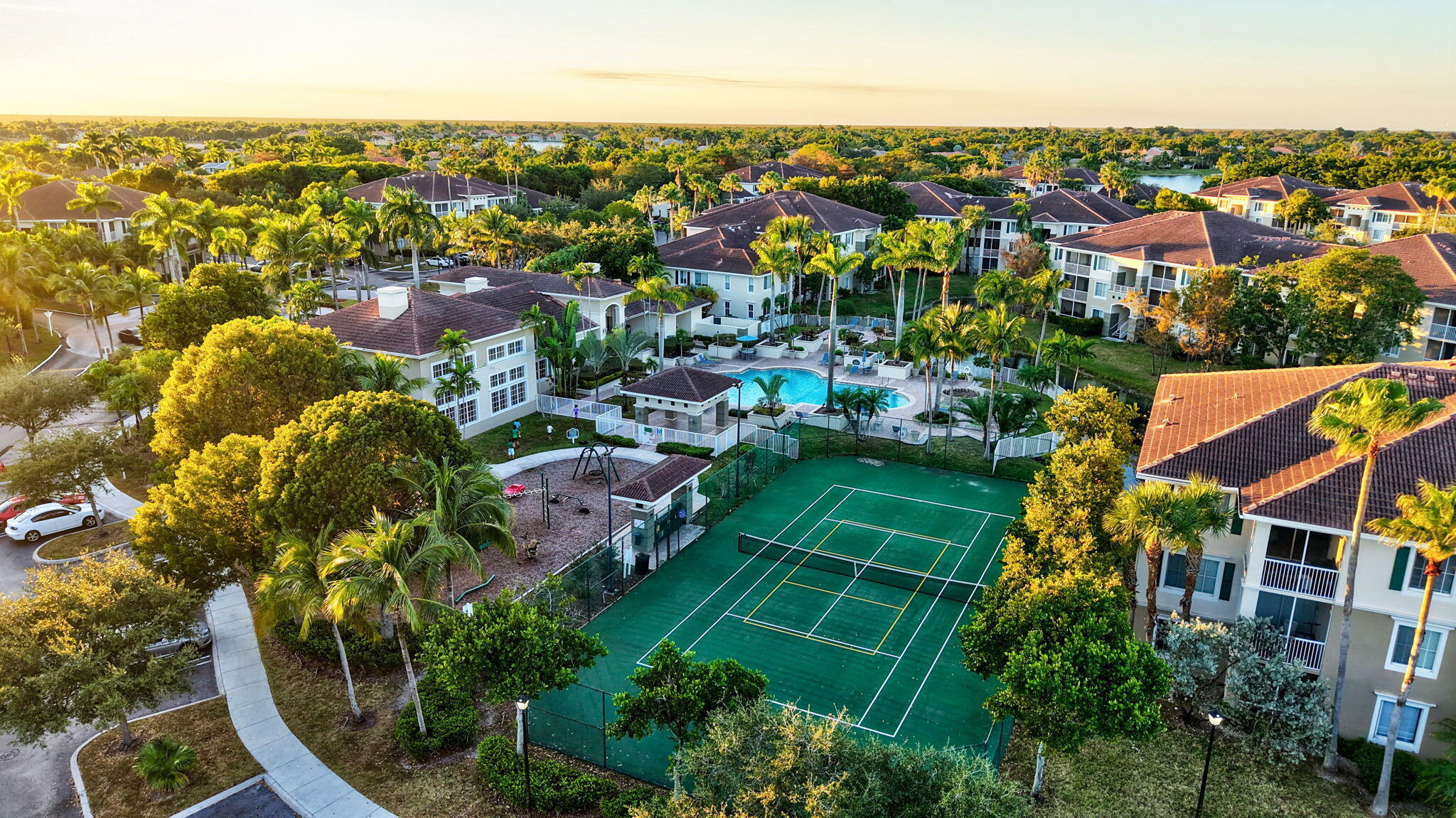 PALMS POINT - Residential