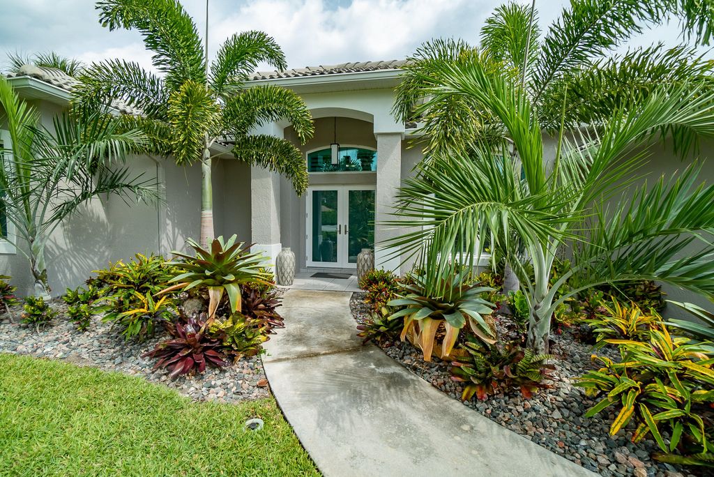 Photo of 1714 Coconut Drive, Fort Pierce, FL 34949 (MLS # R11163956)
