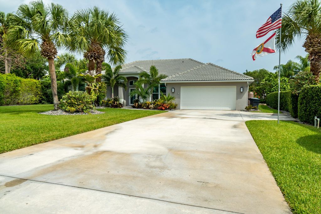 Photo of 1714 Coconut Drive, Fort Pierce, FL 34949 (MLS # R11163956)