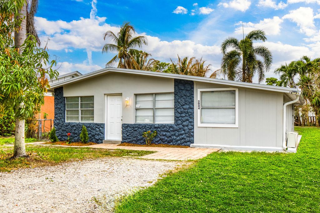 Photo of 3044 SE Camino Avenue, Stuart, FL 34997 (MLS # B26002362)