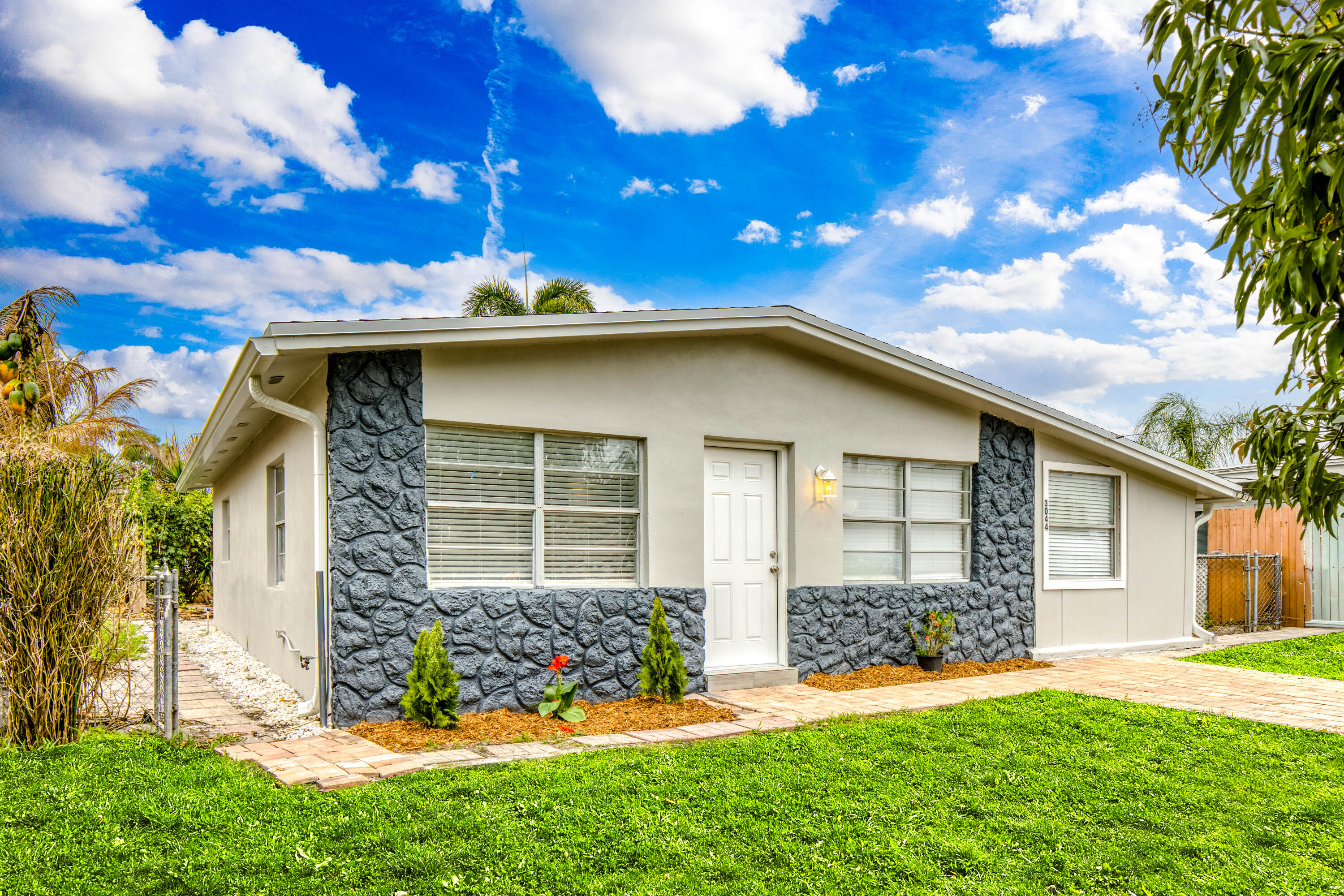 GOLDEN GATE - Residential Lease