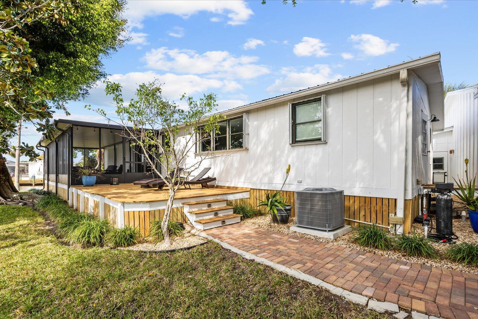 TROPICAL PARADISE - Residential