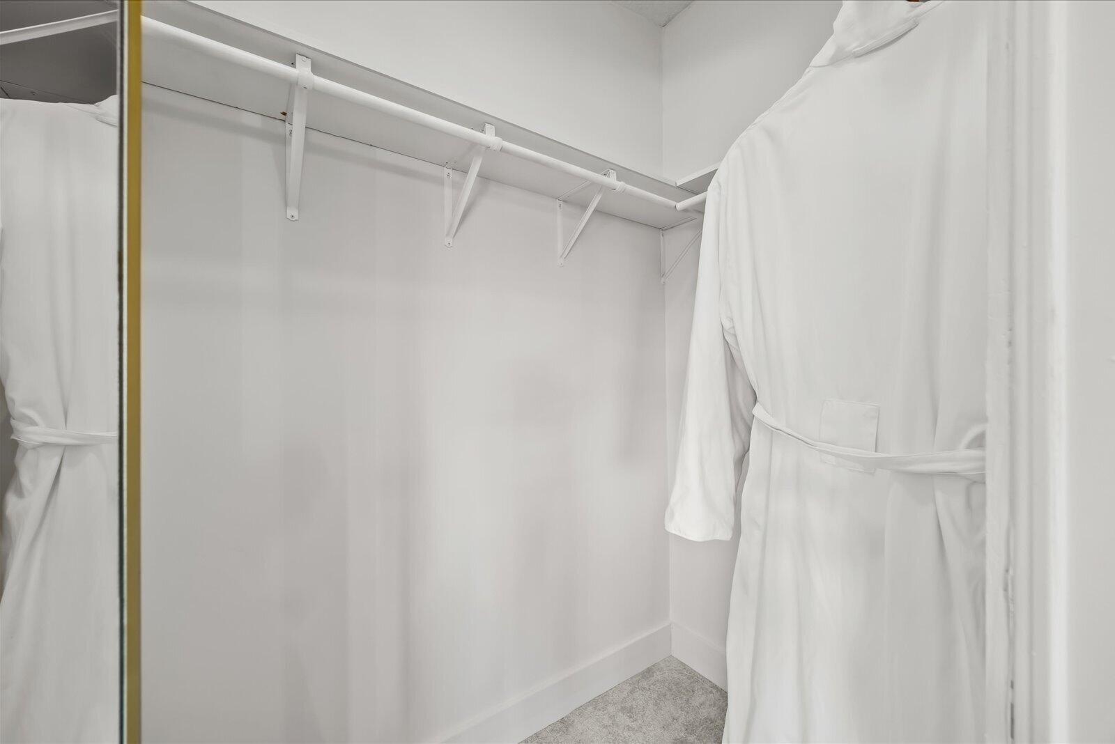 TROPICAL PARADISE - Residential